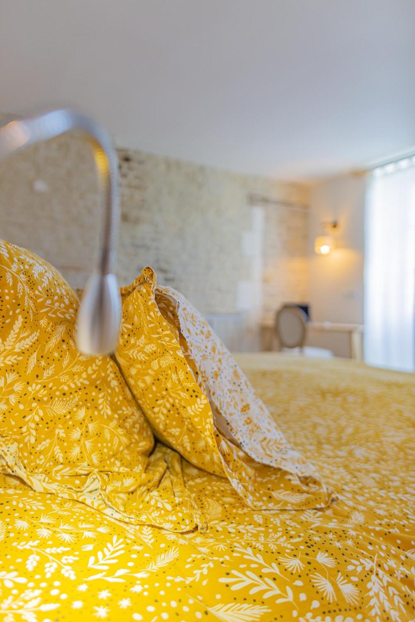 Les Gites Du Chateau Bouhet Екстериор снимка